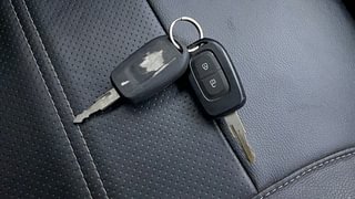 Used 2016 Renault Kwid [2015-2019] RXT Petrol Manual extra CAR KEY VIEW