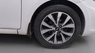 Used 2013 Hyundai Verna [2011-2015] Fluidic 1.6 CRDi SX Diesel Manual tyres RIGHT FRONT TYRE RIM VIEW