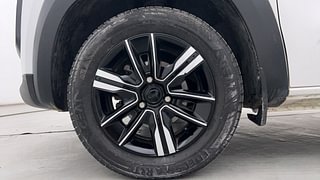 Used 2023 Renault Kwid CLIMBER 1.0 AMT Dual Tone Petrol Automatic tyres LEFT FRONT TYRE RIM VIEW