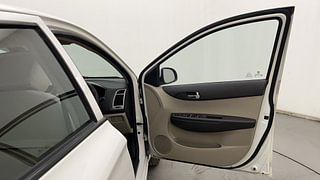 Used 2014 Hyundai i20 [2012-2014] Asta 1.4 CRDI Diesel Manual interior RIGHT FRONT DOOR OPEN VIEW