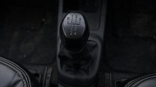 Used 2016 Renault Kwid [2015-2019] RXT Petrol Manual interior GEAR  KNOB VIEW