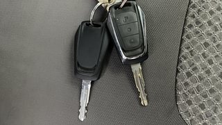 Used 2017 Mahindra KUV100 [2015-2017] K6 6 STR Petrol Manual extra CAR KEY VIEW