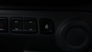 Used 2016 Renault Kwid [2015-2019] RXT Petrol Manual top_features Central locking