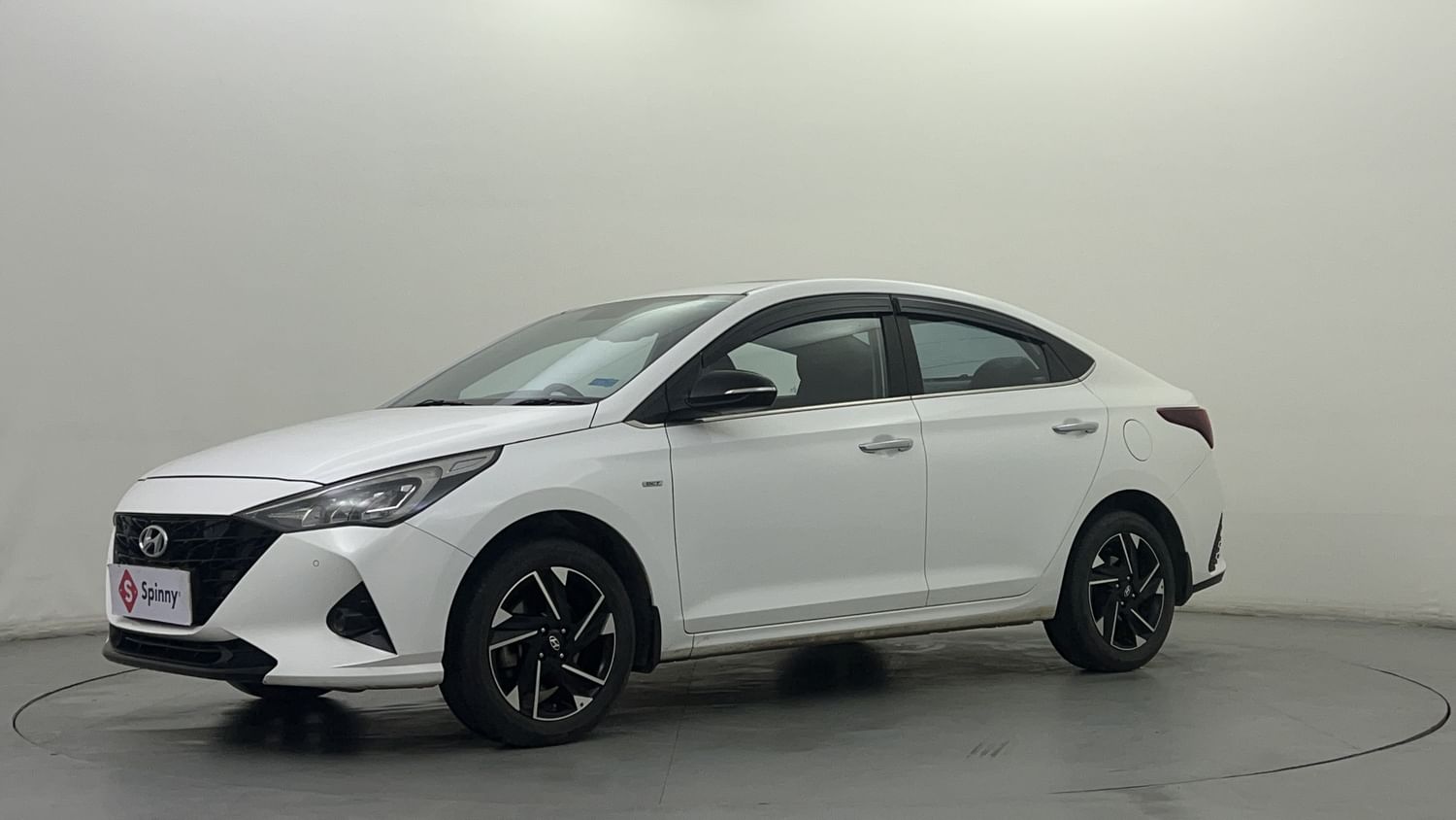 LEFT FRONT CORNER VIEW