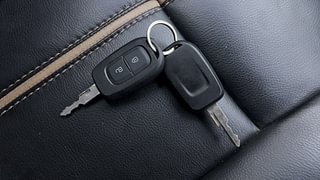 Used 2016 Renault Kwid [2015-2019] RXT Petrol Manual extra CAR KEY VIEW