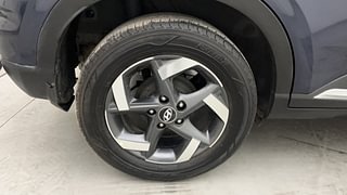 Used 2019 Hyundai Venue [2019-2022] SX Plus 1.0 Turbo DCT Petrol Automatic tyres RIGHT REAR TYRE RIM VIEW