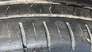 Used 2021 Maruti Suzuki Baleno [2019-2022] Zeta Petrol Petrol Manual tyres RIGHT FRONT TYRE TREAD VIEW