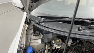 Used 2014 Honda Amaze [2013-2016] 1.2 VX i-VTEC Petrol Manual engine ENGINE RIGHT SIDE HINGE & APRON VIEW