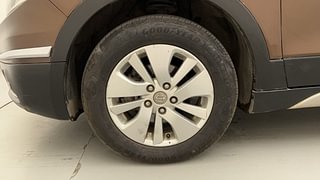 Used 2016 Maruti Suzuki S-Cross [2015-2017] Zeta 1.6 Diesel Manual tyres LEFT FRONT TYRE RIM VIEW