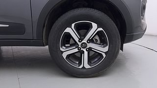 Used 2022 tata Nexon XZA Plus (O) AMT Petrol Automatic tyres RIGHT FRONT TYRE RIM VIEW