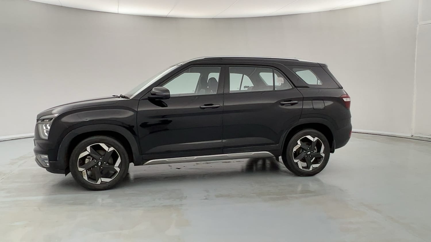 Used 2023 Hyundai Alcazar Platinum 7 STR 2.0 Petrol Manual Car for Sale ...