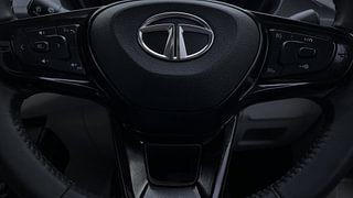 Used 2022 tata Nexon XZA Plus (O) AMT Petrol Automatic top_features Airbags