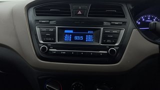 Used 2015 Hyundai Elite i20 [2014-2018] Magna 1.2 Petrol Manual top_features Integrated (in-dash) music system