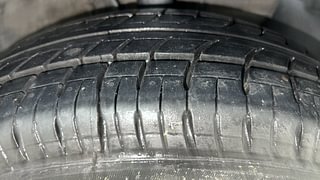 Used 2015 Hyundai Elite i20 [2014-2018] Magna 1.2 Petrol Manual tyres RIGHT FRONT TYRE TREAD VIEW