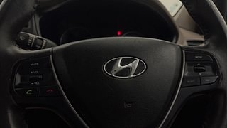 Used 2015 Hyundai Elite i20 [2014-2018] Magna 1.2 Petrol Manual top_features Steering mounted controls