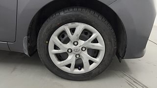 Used 2017 Hyundai Grand i10 [2017-2020] Sportz 1.2 Kappa VTVT Petrol Manual tyres RIGHT FRONT TYRE RIM VIEW