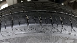 Used 2022 Maruti Suzuki Alto 800 LXi (O) Petrol Manual tyres RIGHT REAR TYRE TREAD VIEW