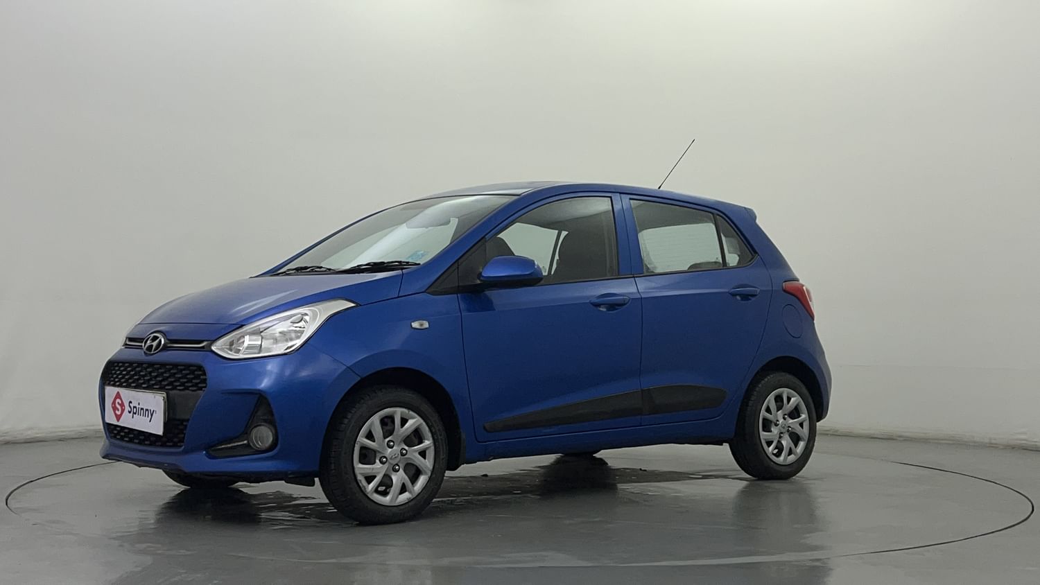 LEFT FRONT CORNER VIEW