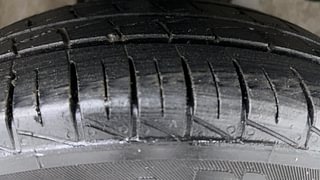 Used 2022 Maruti Suzuki Alto 800 LXi (O) Petrol Manual tyres RIGHT FRONT TYRE TREAD VIEW
