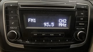 Used 2016 Maruti Suzuki Ciaz [2014-2017] VXi+ Petrol Manual top_features Integrated (in-dash) music system