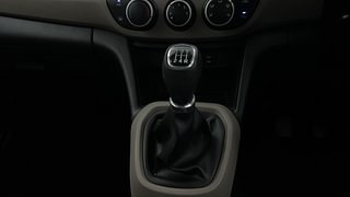 Used 2017 Hyundai Grand i10 [2017-2020] Sportz 1.2 Kappa VTVT Petrol Manual interior GEAR  KNOB VIEW