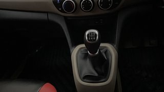 Used 2018 Hyundai Grand i10 [2017-2020] Sportz (O) 1.2 kappa VTVT Petrol Manual interior GEAR  KNOB VIEW