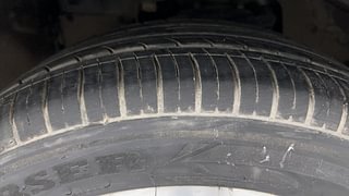 Used 2018 Tata Hexa [2016-2020] XT Diesel Manual tyres RIGHT FRONT TYRE TREAD VIEW
