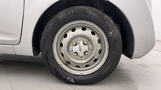 Used 2018 Hyundai Eon [2011-2018] Era + Petrol Manual tyres RIGHT FRONT TYRE RIM VIEW