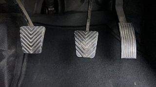 Used 2019 Hyundai Elite i20 [2018-2020] Magna Plus 1.2 Petrol Manual interior PEDALS VIEW