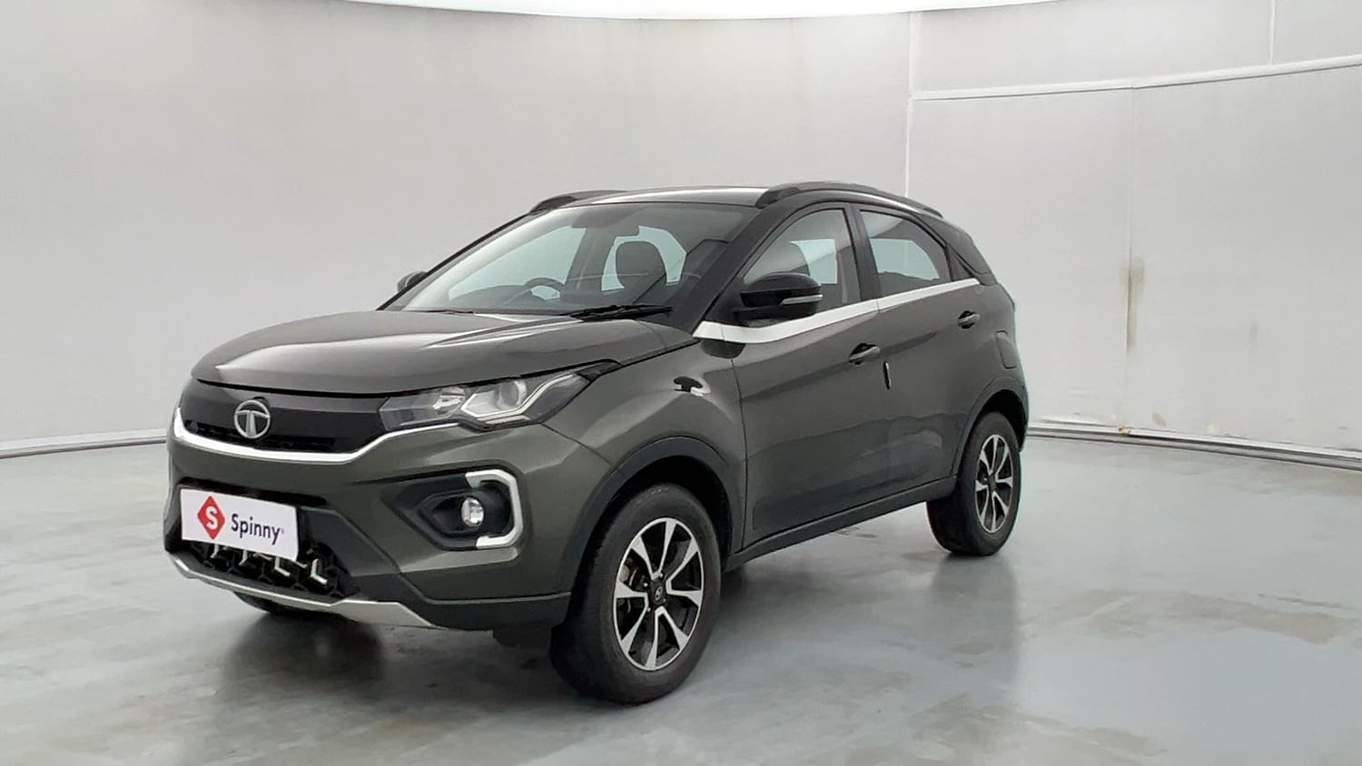 LEFT FRONT CORNER VIEW