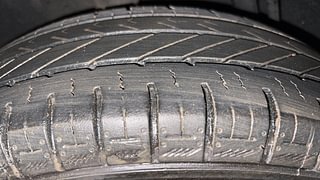 Used 2020 Renault Kwid [2015-2019] 1.0 RXT AMT Opt Petrol Automatic tyres RIGHT REAR TYRE TREAD VIEW