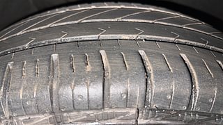 Used 2020 Renault Kwid [2015-2019] 1.0 RXT AMT Opt Petrol Automatic tyres RIGHT FRONT TYRE TREAD VIEW