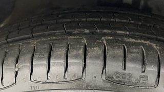 Used 2018 Hyundai Grand i10 [2017-2020] Asta 1.2 Kappa VTVT Petrol Manual tyres LEFT FRONT TYRE TREAD VIEW