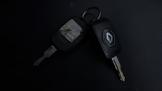 Used 2020 Renault Kwid [2015-2019] 1.0 RXT AMT Opt Petrol Automatic extra CAR KEY VIEW