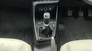 Used 2023 Hyundai Verna SX (O)1.5 VTVT Petrol Manual interior GEAR  KNOB VIEW