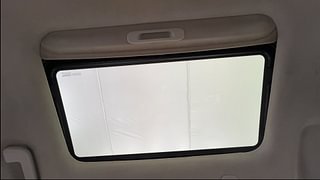 Used 2020 Mahindra XUV 300 W8 (O) Diesel Diesel Manual top_features Sunroof