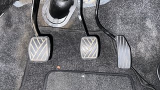 Used 2013 Maruti Suzuki Wagon R 1.0 [2010-2013] LXi CNG Petrol+cng Manual interior PEDALS VIEW