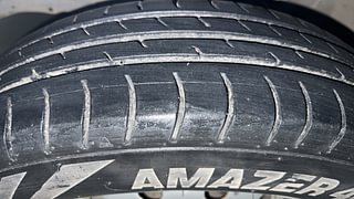 Used 2013 Maruti Suzuki Wagon R 1.0 [2010-2013] LXi CNG Petrol+cng Manual tyres LEFT FRONT TYRE TREAD VIEW