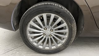 Used 2016 Maruti Suzuki Ciaz [2014-2017] ZDi+ SHVS Diesel Manual tyres RIGHT REAR TYRE RIM VIEW