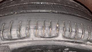 Used 2016 Honda Jazz [2015-2019] V Diesel Diesel Manual tyres LEFT FRONT TYRE TREAD VIEW
