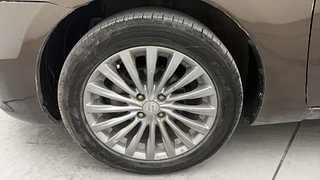 Used 2016 Maruti Suzuki Ciaz [2014-2017] ZDi+ SHVS Diesel Manual tyres LEFT FRONT TYRE RIM VIEW