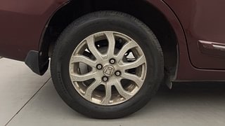 Used 2015 Honda Amaze [2013-2016] 1.2 VX AT i-VTEC Petrol Automatic tyres RIGHT REAR TYRE RIM VIEW