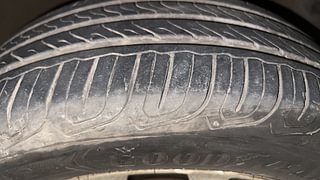 Used 2015 Honda Amaze [2013-2016] 1.2 VX AT i-VTEC Petrol Automatic tyres RIGHT FRONT TYRE TREAD VIEW