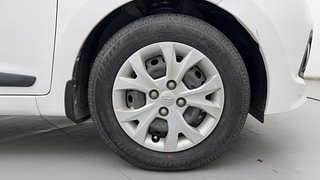 Used 2015 Hyundai Grand i10 [2013-2017] Sportz 1.2 Kappa VTVT Petrol Manual tyres RIGHT FRONT TYRE RIM VIEW