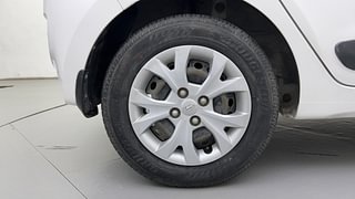Used 2015 Hyundai Grand i10 [2013-2017] Sportz 1.2 Kappa VTVT Petrol Manual tyres RIGHT REAR TYRE RIM VIEW