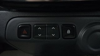 Used 2016 Renault Kwid [2015-2019] RXT Petrol Manual top_features Power windows
