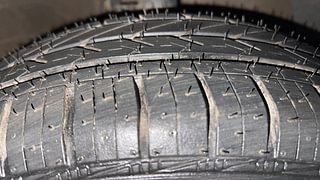 Used 2018 Hyundai Grand i10 [2017-2020] Magna 1.2 Kappa VTVT Petrol Manual tyres RIGHT FRONT TYRE TREAD VIEW