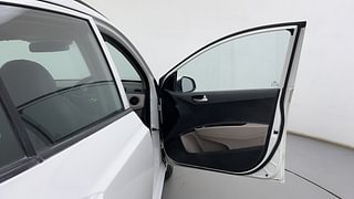 Used 2015 Hyundai Grand i10 [2013-2017] Sportz 1.2 Kappa VTVT Petrol Manual interior RIGHT FRONT DOOR OPEN VIEW