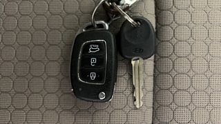 Used 2017 Hyundai Elite i20 [2014-2018] Sportz 1.2 CNG (Outside fitted) Petrol+cng Manual extra CAR KEY VIEW