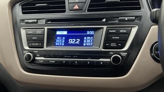 Used 2015 Hyundai Elite i20 [2014-2018] Asta 1.2 Petrol Manual top_features Integrated (in-dash) music system
